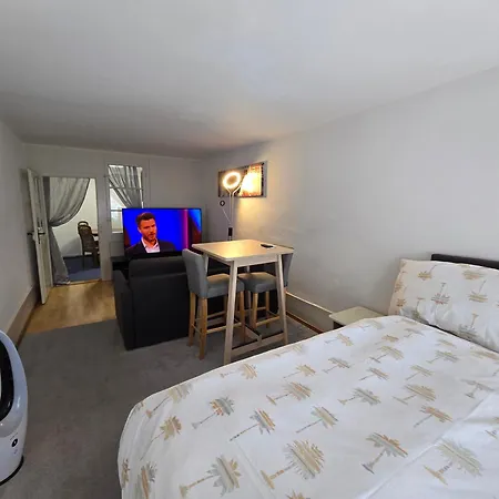 Real Swiss Classic & Up To 7 Seats Cars Option ברן